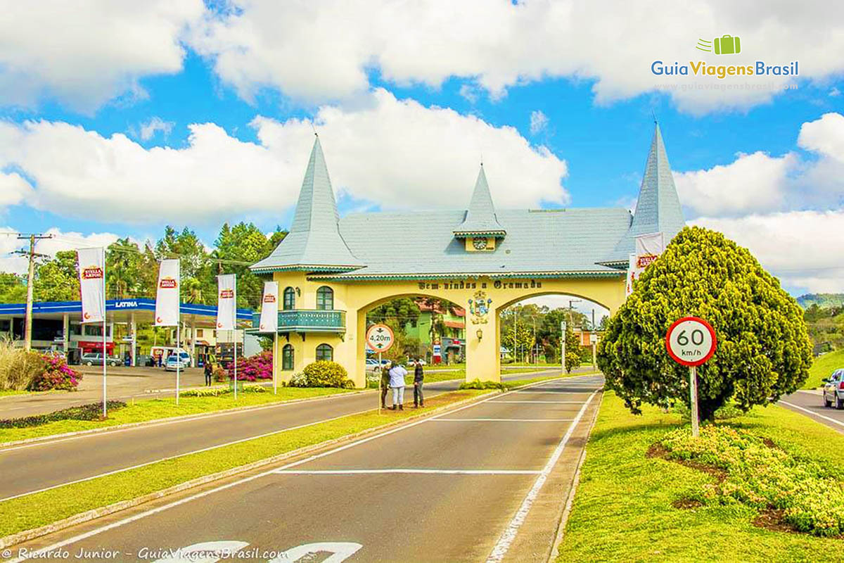 Imagem do charmoso Pórtico de Gramado.