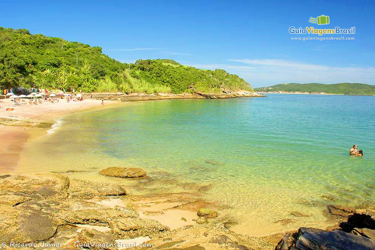 Imagem das belezas da Praia Azeda.