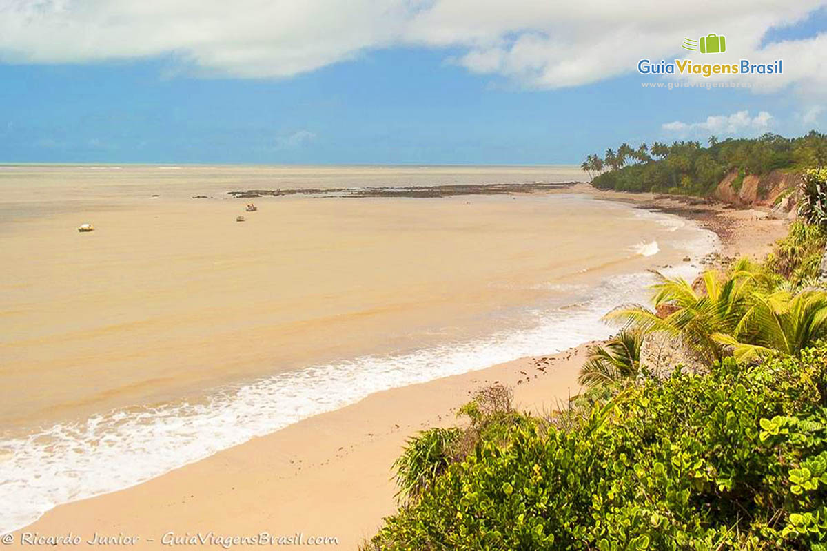 Imagem da bela Praia Carapibus em João Pessoa.