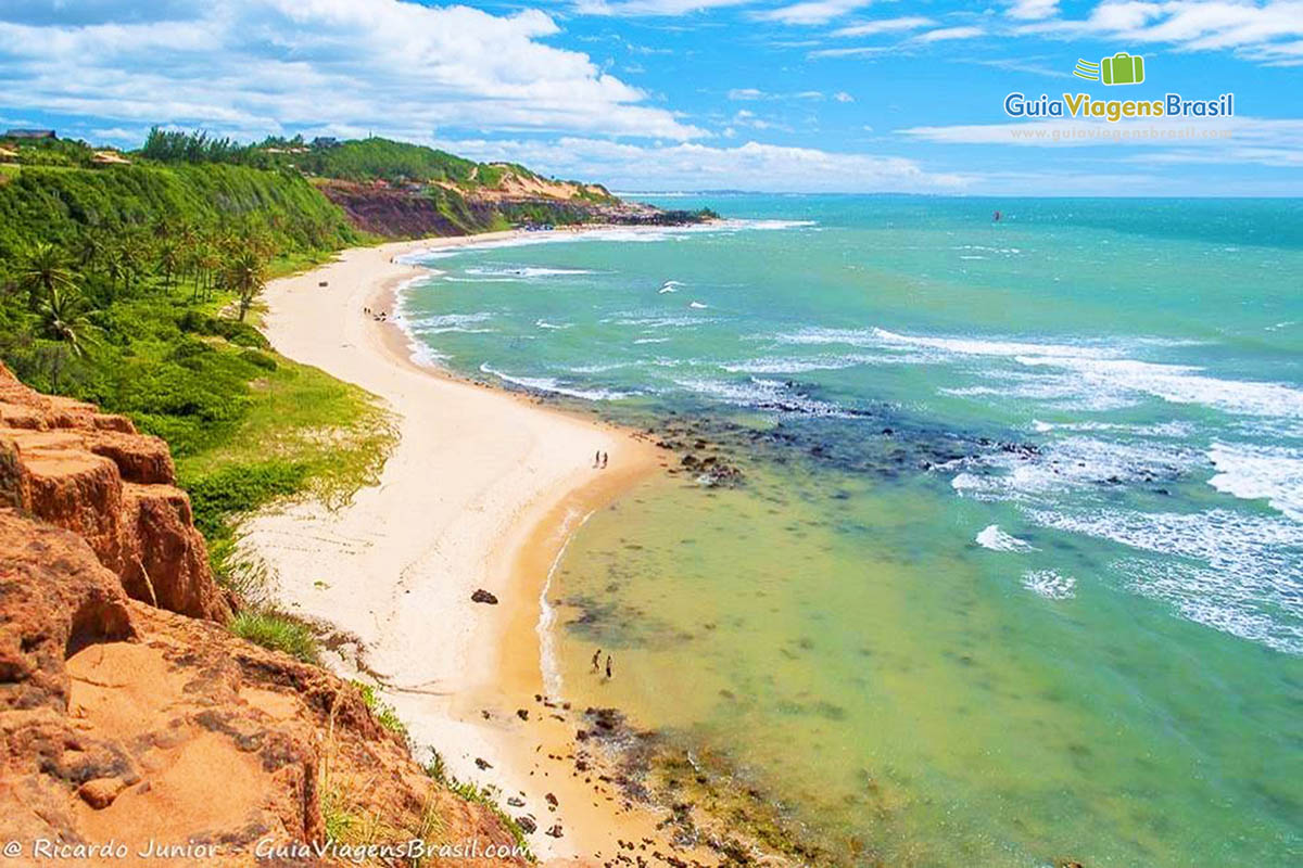 Imagem de um coração na Praia do Amor 