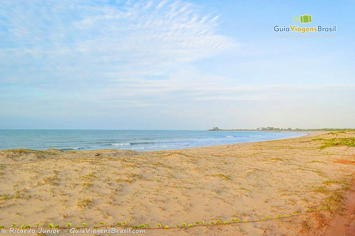 Imagem da Praia dos Morros, acesso difícil porém linda praia. 