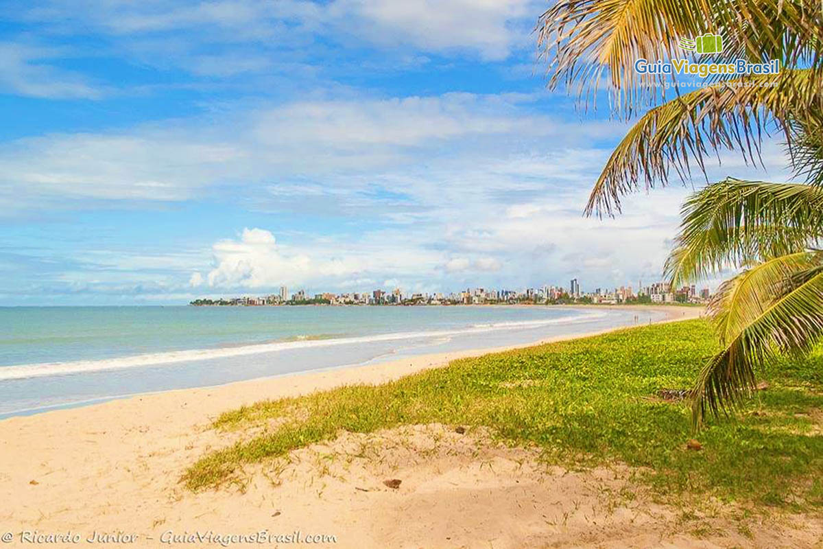 Imagem de toda extensão  da Praia Intermares.