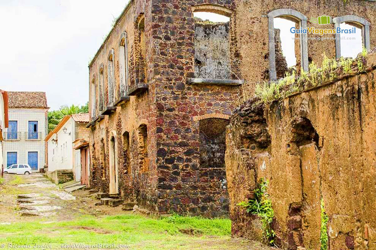 Imagem das ruínas que contam a história de Alcântara.