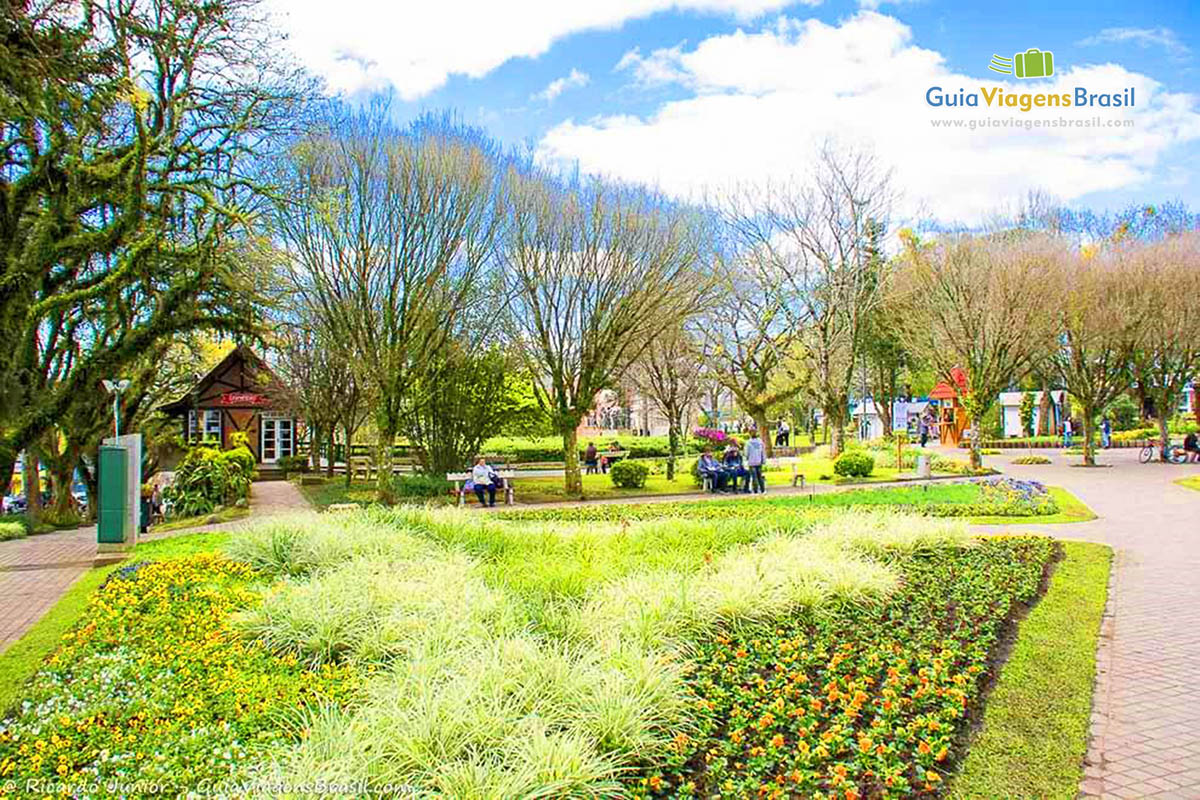 Imagem do lindo jardim na Praça da República em Nova Petrópolis.