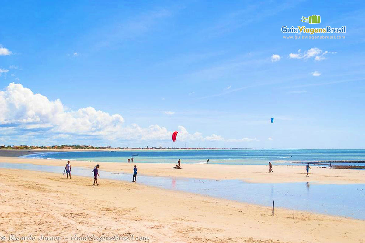 Imagem de esportes na Praia do Coqueiro em Luis Correia.