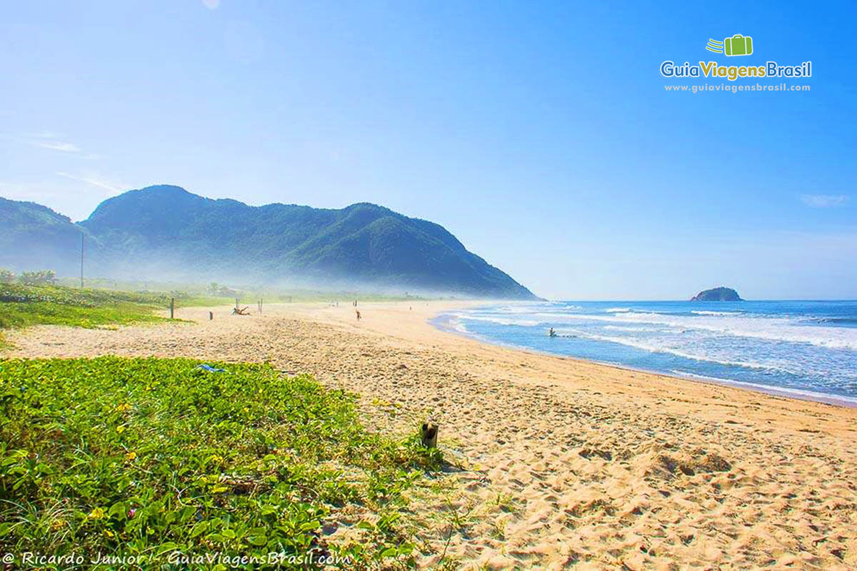 Imagem maravilhosa da Praia Grumari.