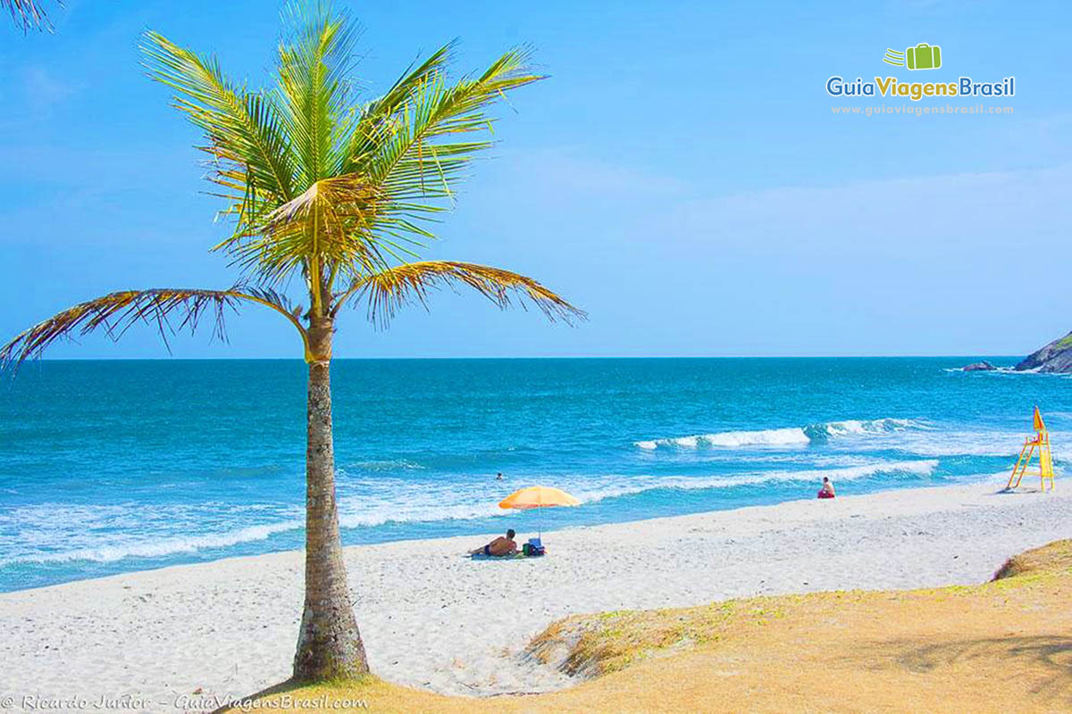 Imagem da paradisíaca praia de São Sebastião, Praia Jureia.