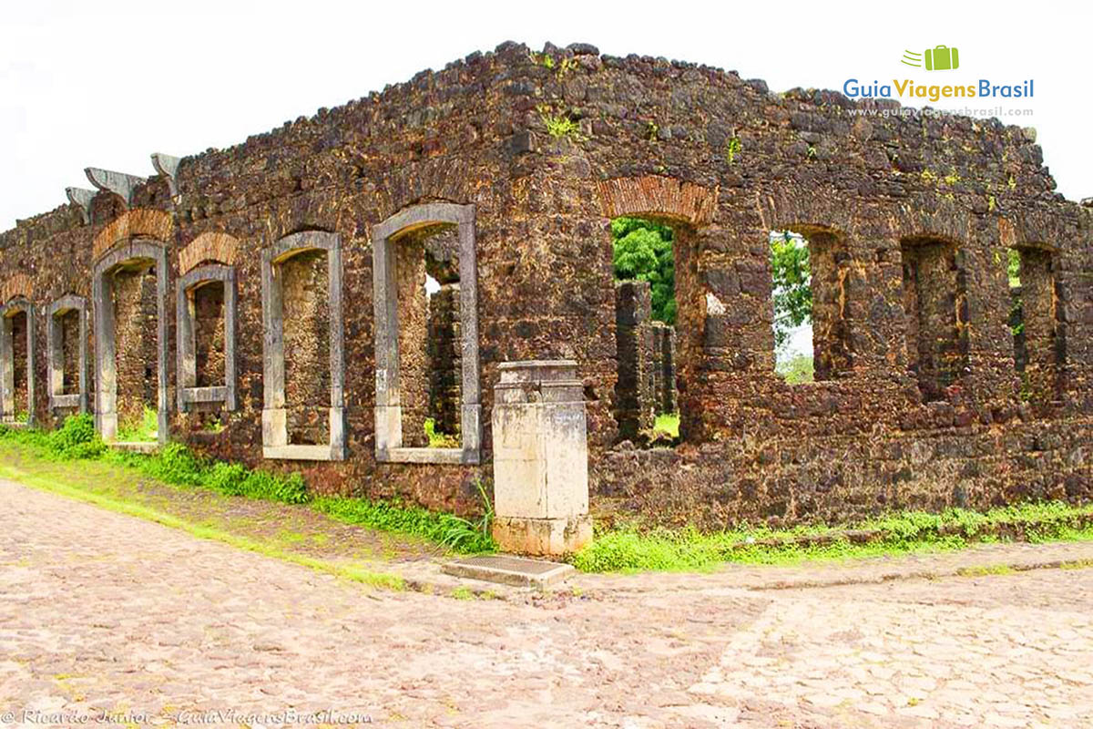 Imagem das lindas ruínas da cidade de Alcântara.