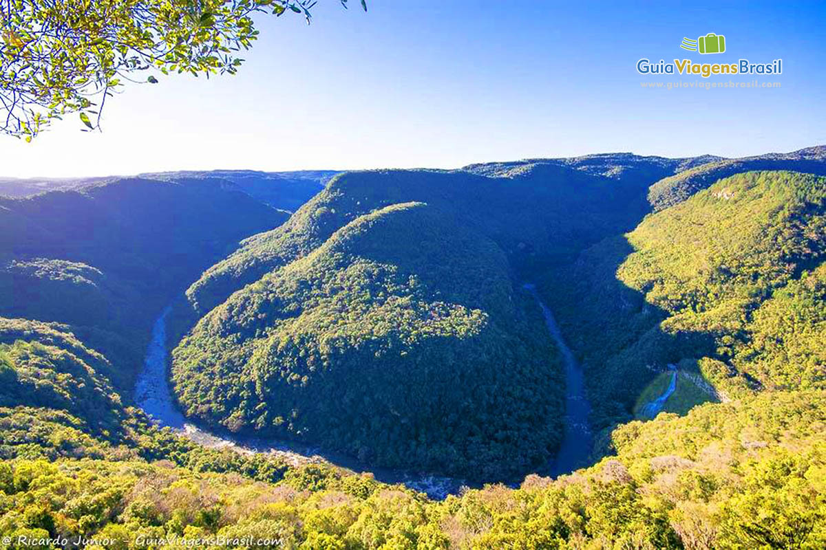 Imagem do mirante do lindo Parque da Ferradura.