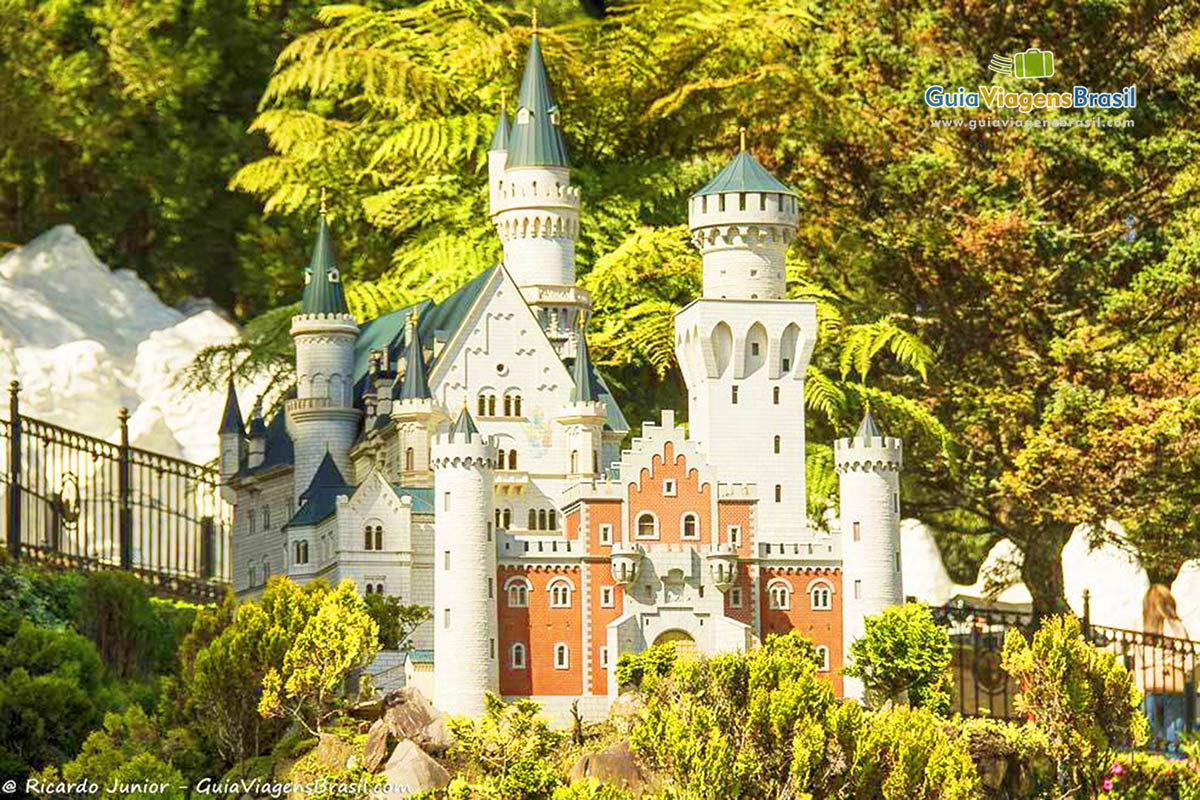 Imagem de castelos maravilhosos no Mini Mundo.