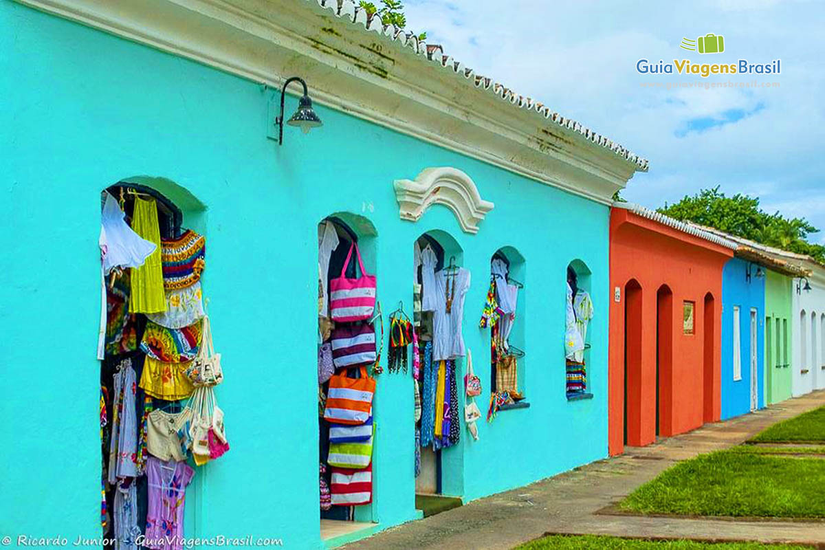 Imagem fachada loja de roupas em Porto Seguro.