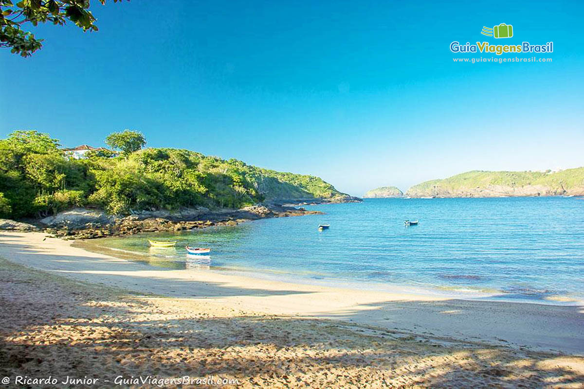 Imagem mar azul maravilhoso na Praia do Forno.