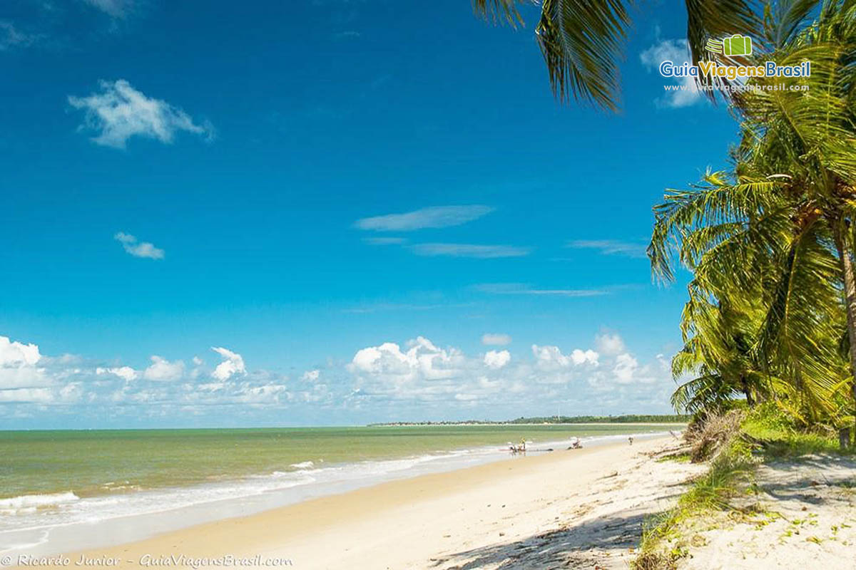 Imagem do lindo mar da Praia Carro Quebrado.