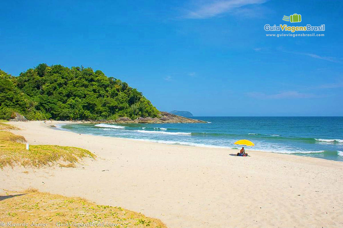 Imagem do mar encantador na Praia Jureia.