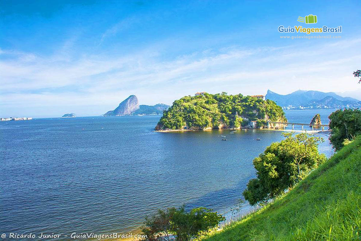 Imagem da Ilha de Boa Viagem e ao fundo Rio.