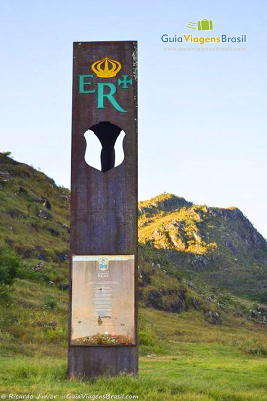 Imagem do monumento do marco Real.