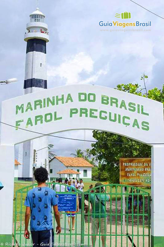 Imagem de uma placa indicando a entrada na Marinha.