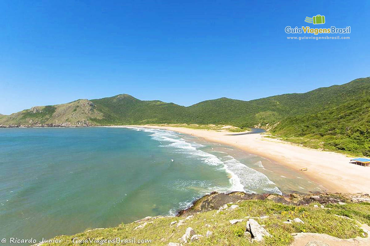 Imagem do mirante da Praia Lagoinha do Leste.