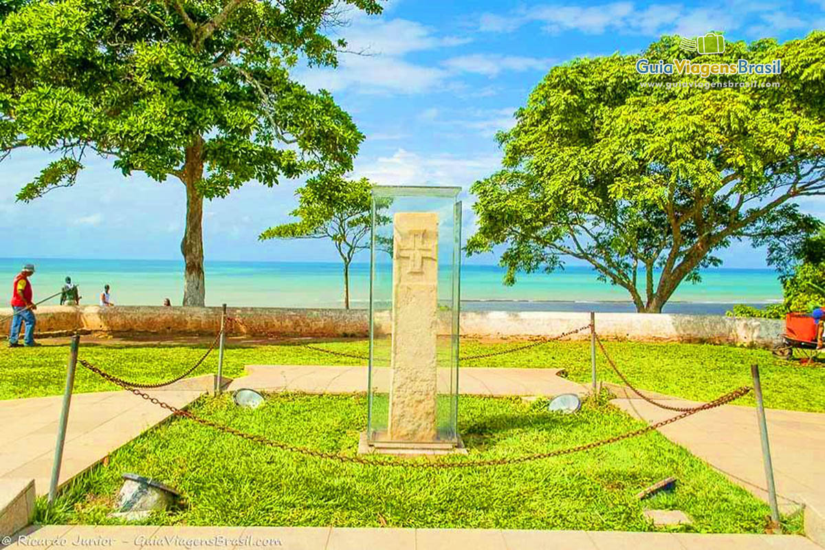 Imagem do lindo monumento no centro de Porto Seguro.