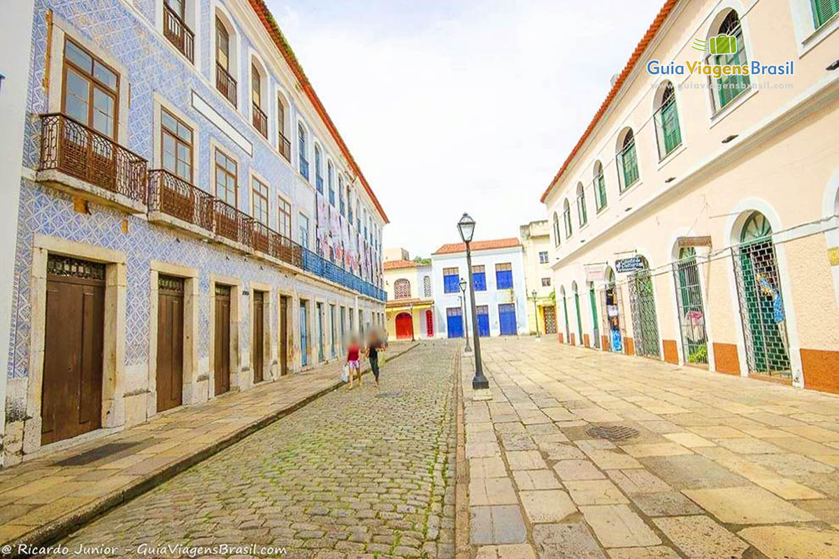 Imagem de moradores no centro de São Luís.