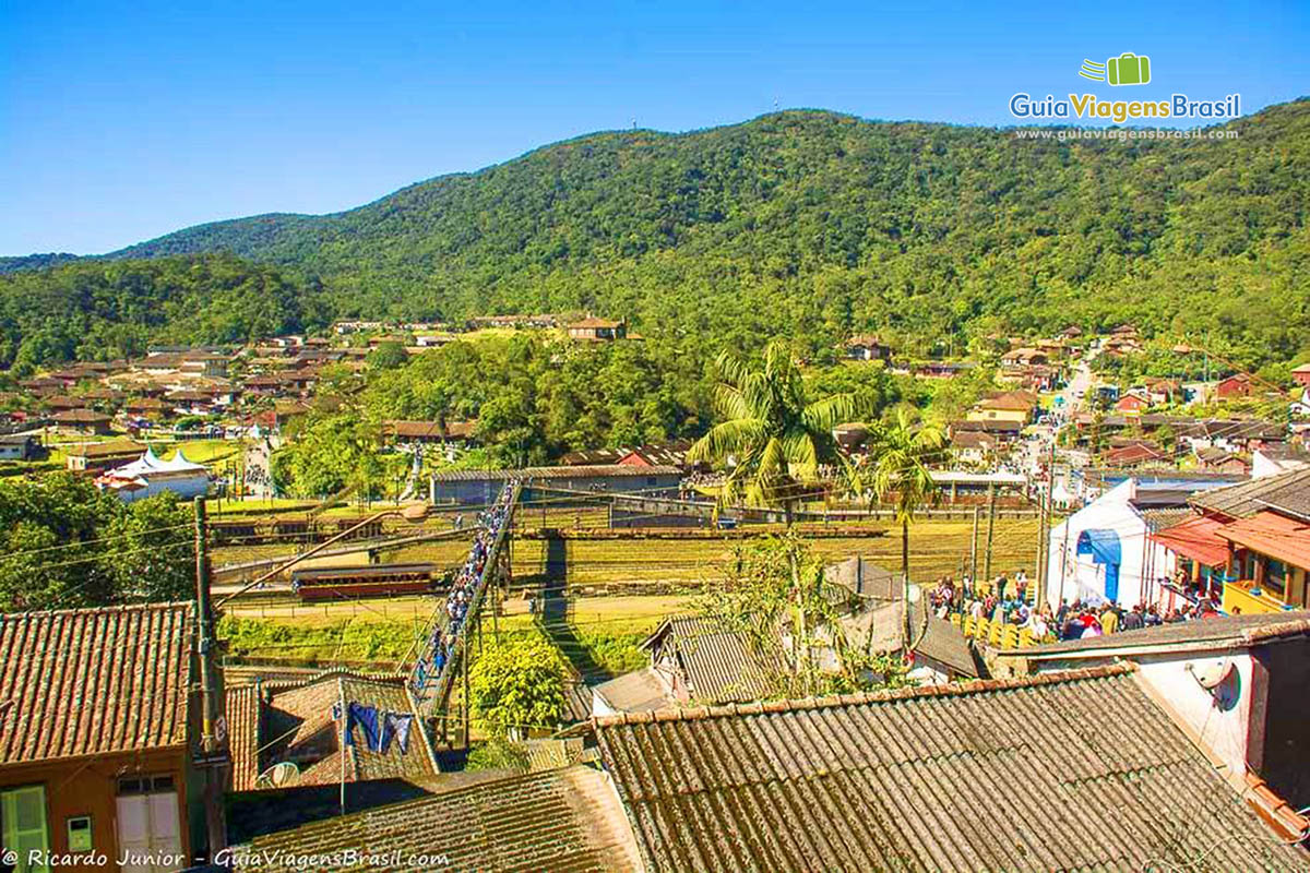 Imagem dos morros verdes de Paranapiacaba.