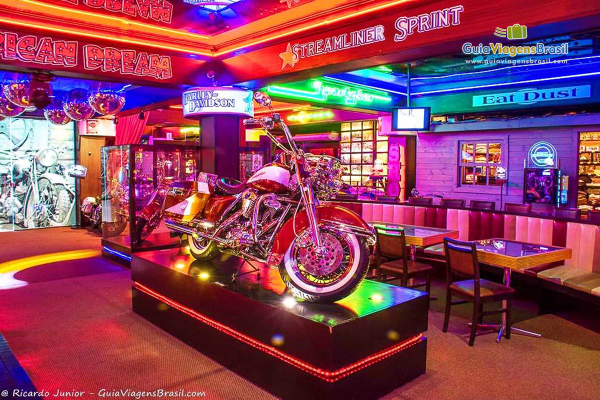 Imagem de motos charmosas da grande Harley Davidson.