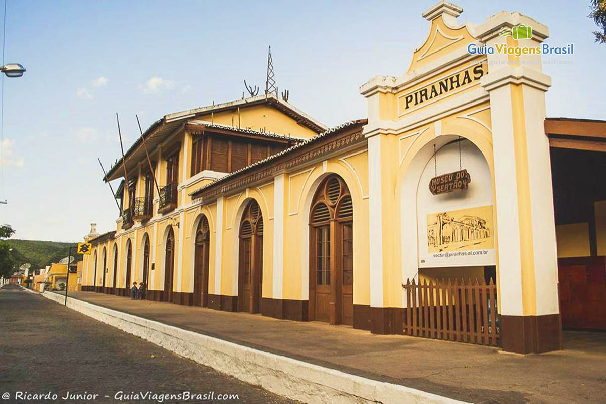 Imagem da frente do Museu do sertão, um dos principais pontos turísticos da cidade.