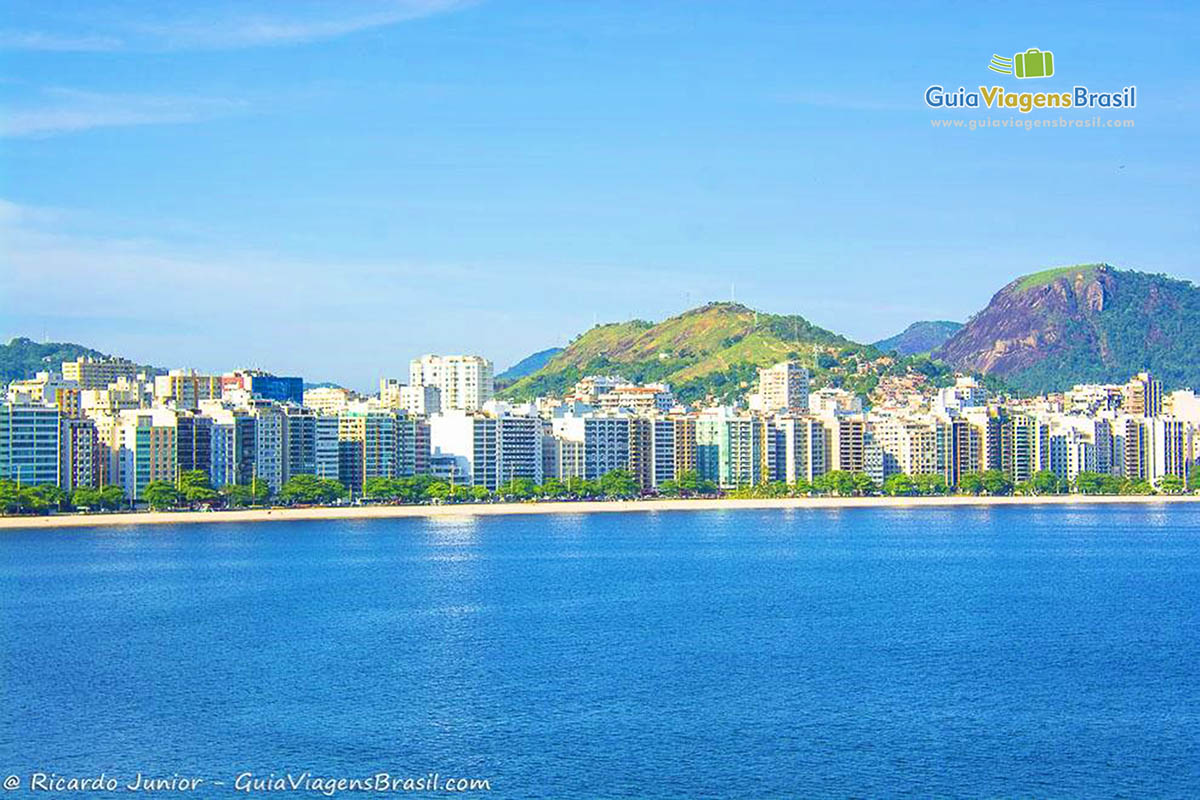 Imagem da linda Praia de Icaraí em Niterói