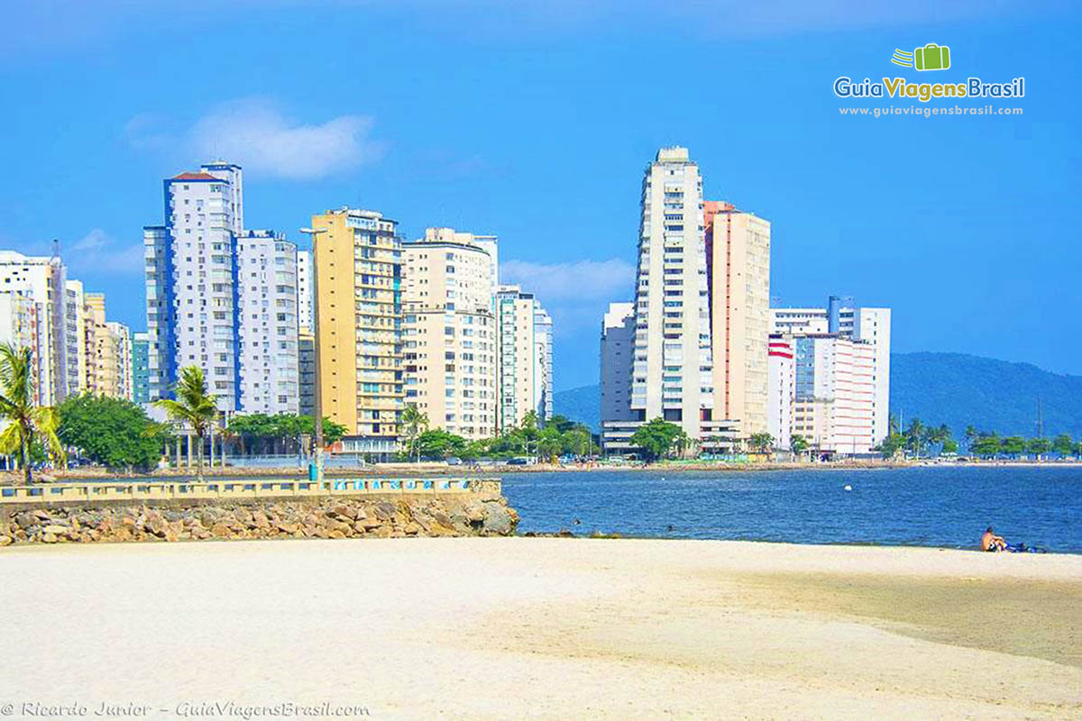 Imagem da bela orla da Praia em São Vicente.