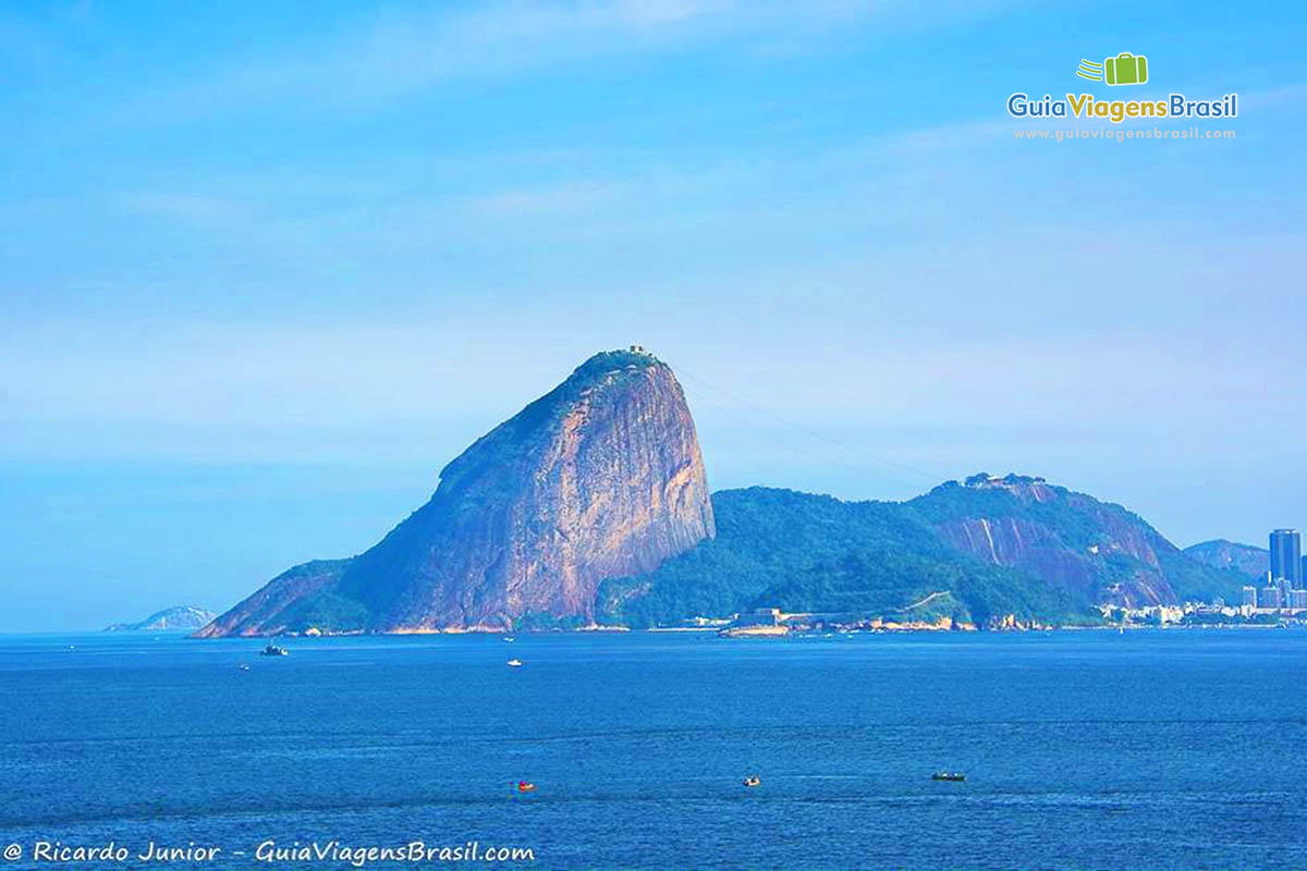 Imagem do Pão de Açucar visto de Niterói.