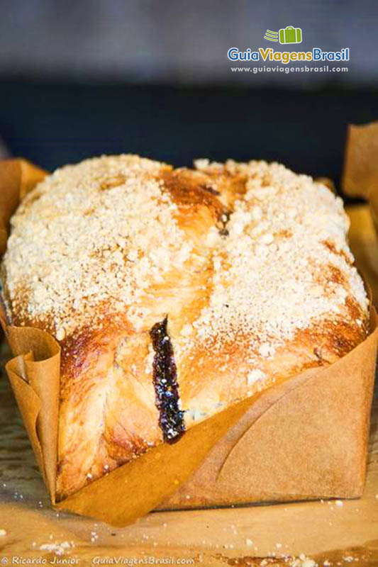 Imagem de um maravilhoso pão de chocolate.