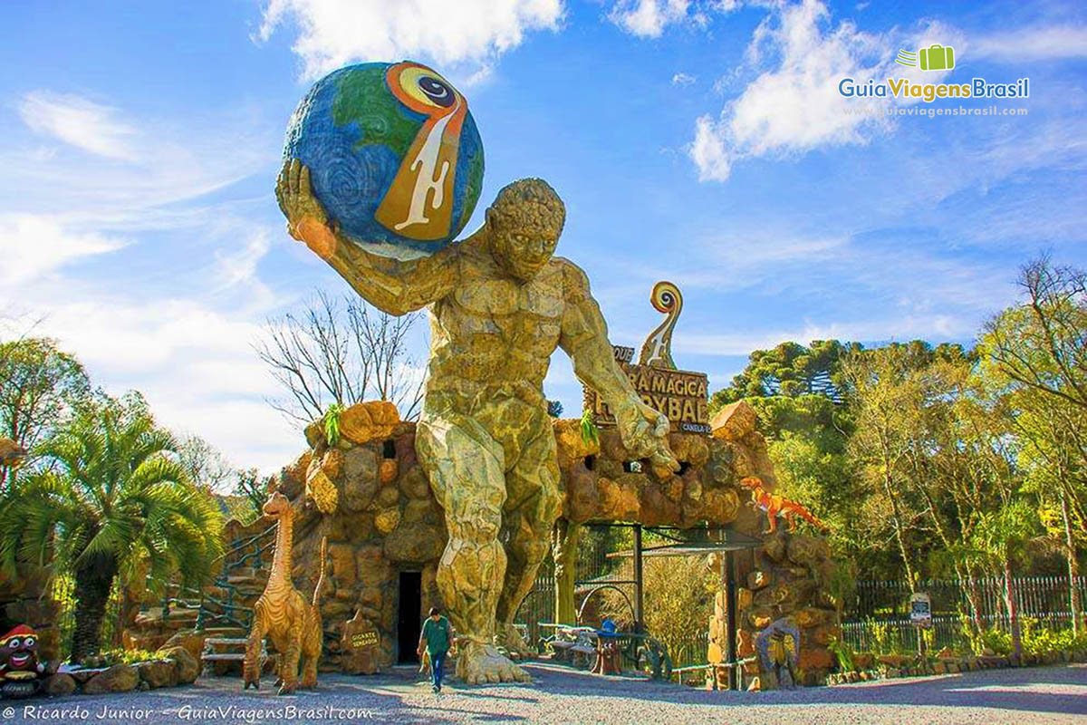 Imagem da fachada do Parque Terra Mágica Florybal em Gramado.