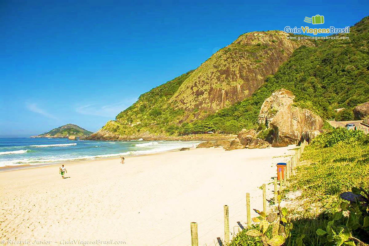 Imagem do canto da praia, belezas da Prainha.