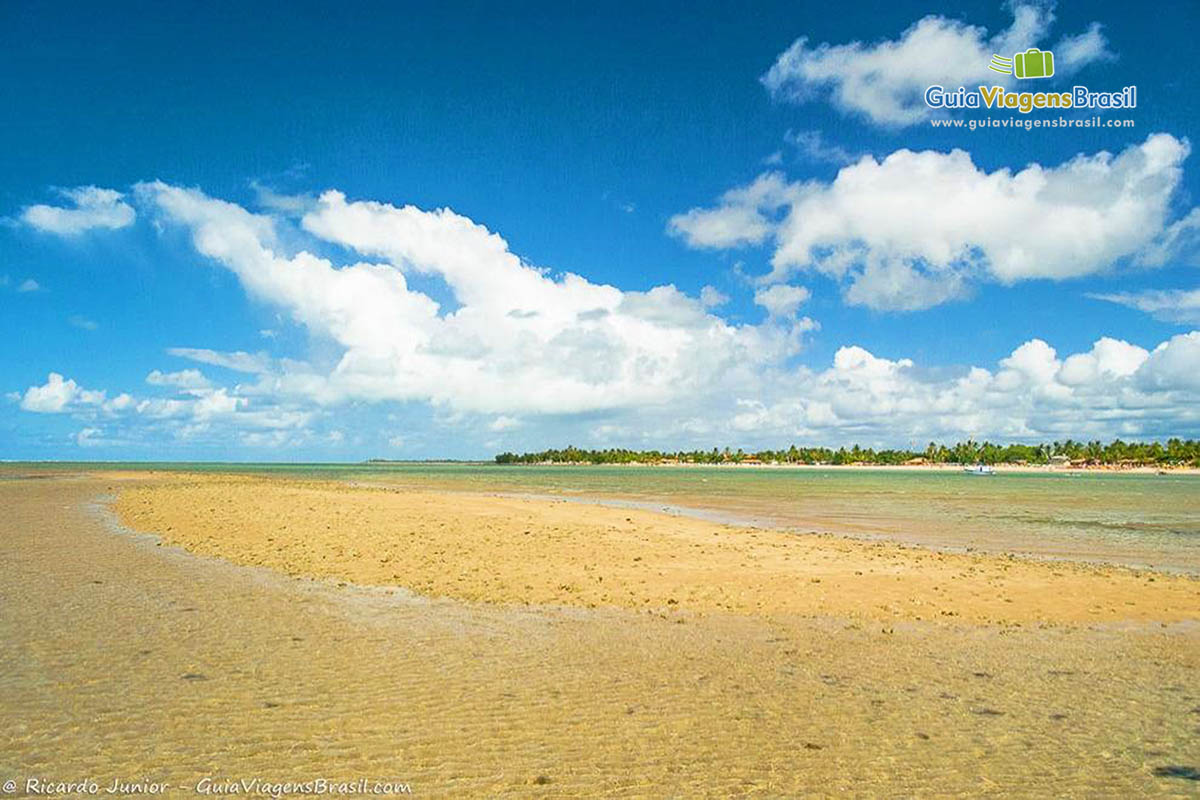 Imagem da piscina natural na Praia de Coroa Vermelha.