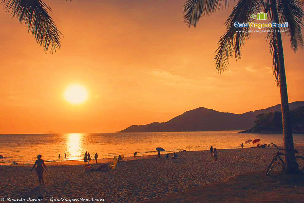 Imagem do por do sol fantástico da Praia Paúba.