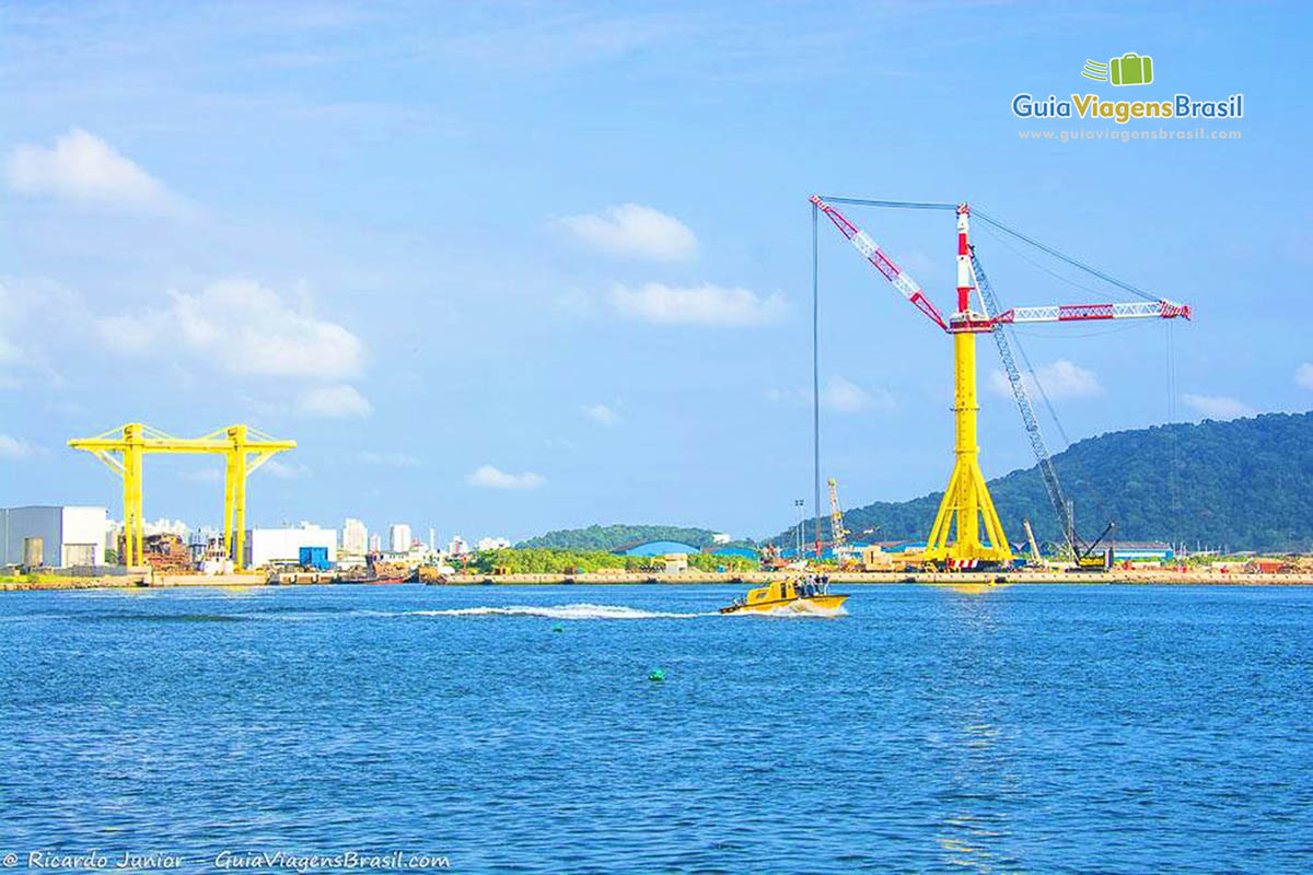 Imagem do porto de Santos.