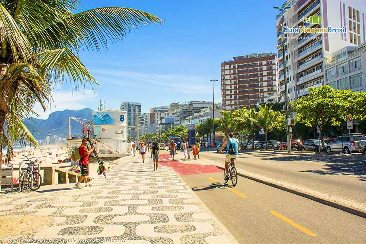 Imagem do famoso posto 8 da Praia de Ipanema.