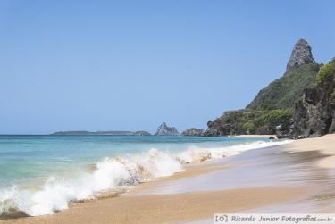 Foto da Praia da Cacimba do Padre, em Fernando de Noronha, PE – Crédito da Foto: © Ricardo Junior Fotografias.com.br