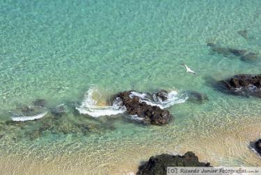 Foto da Praia do Sancho, em Fernando de Noronha, PE – Crédito da Foto: © Ricardo Junior Fotografias.com.br