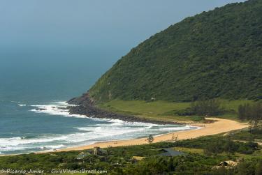 Foto da Praia Silveiras, em Garopaba, SC – Crédito da Foto: © Ricardo Junior Fotografias.com.br