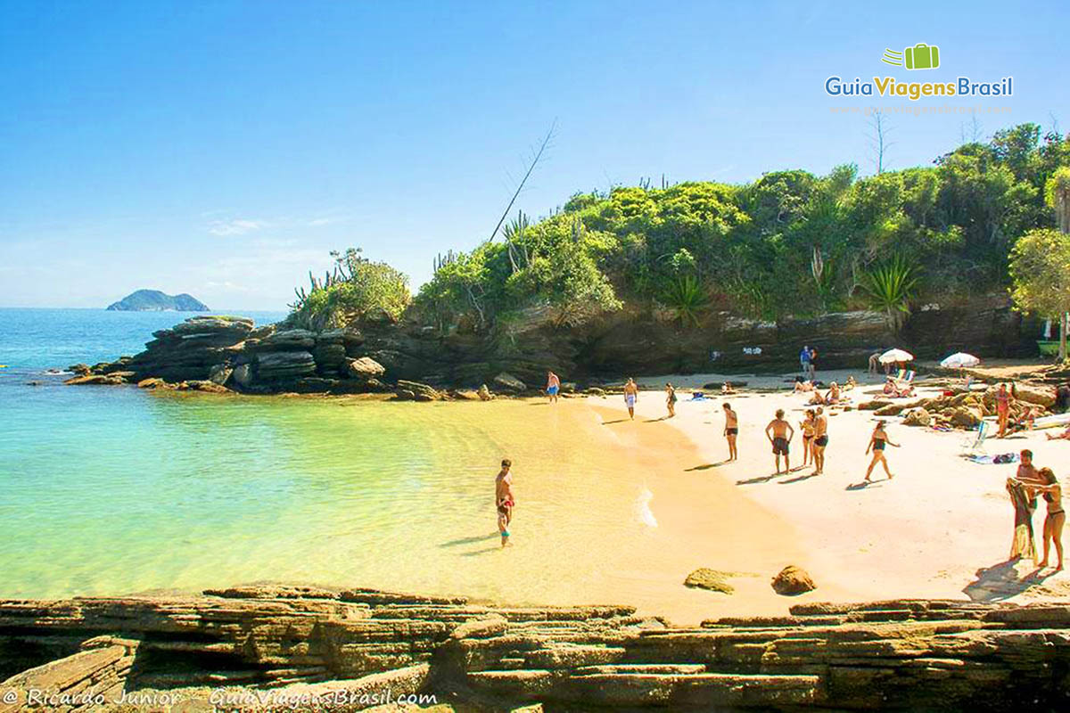 Imagem tão linda da Praia Azedinha, em Búzios.