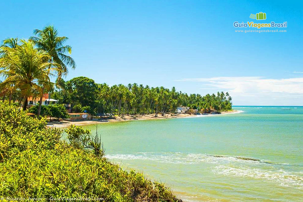 Imagem das belezas da Praia Bitingui.