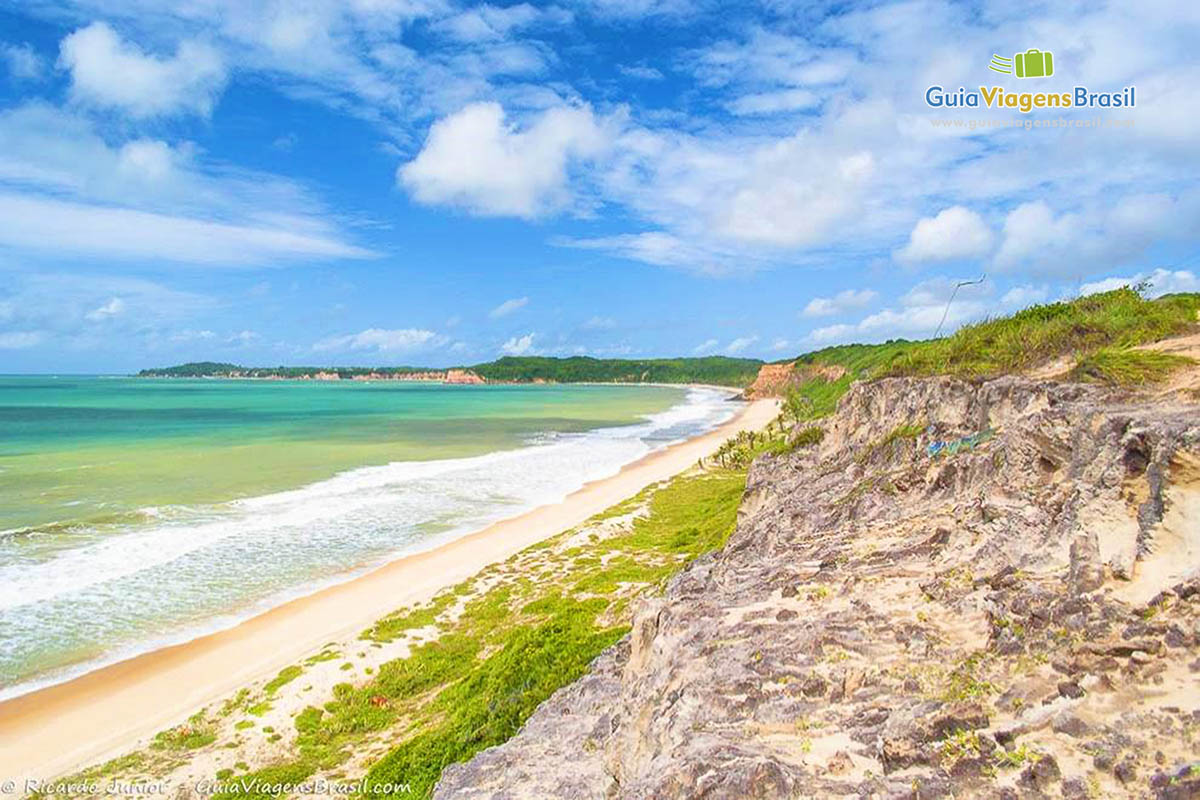 Imagem das belezas naturais da Praia Cacimbinhas.