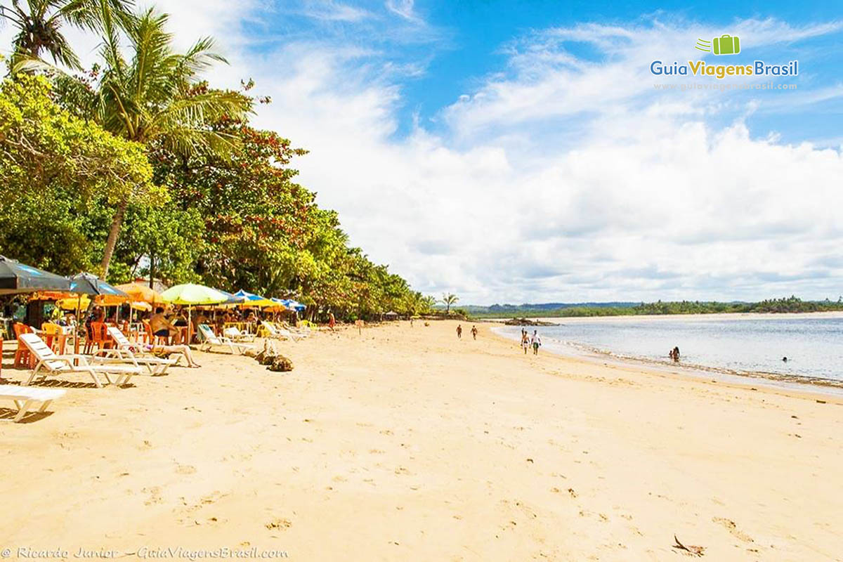 Imagem de uma bela tarde de sol da Praia da Concha.