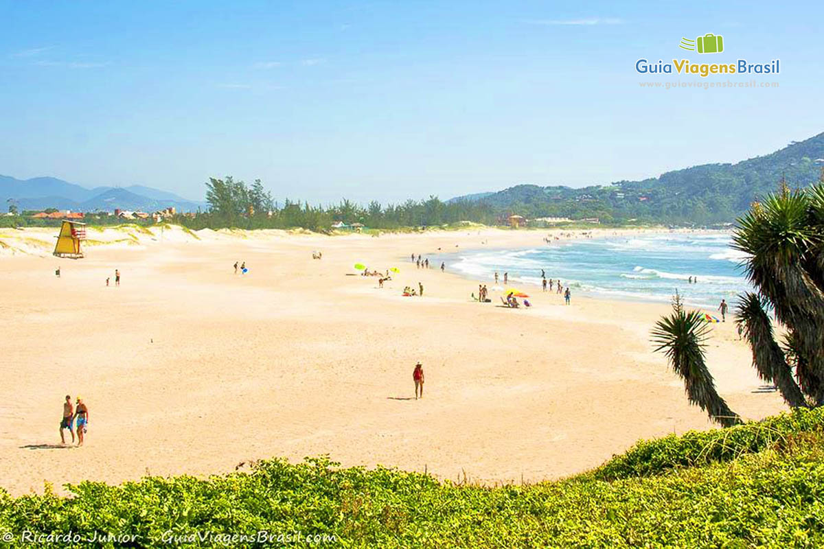 Imagem do lado mais calmo da praia.