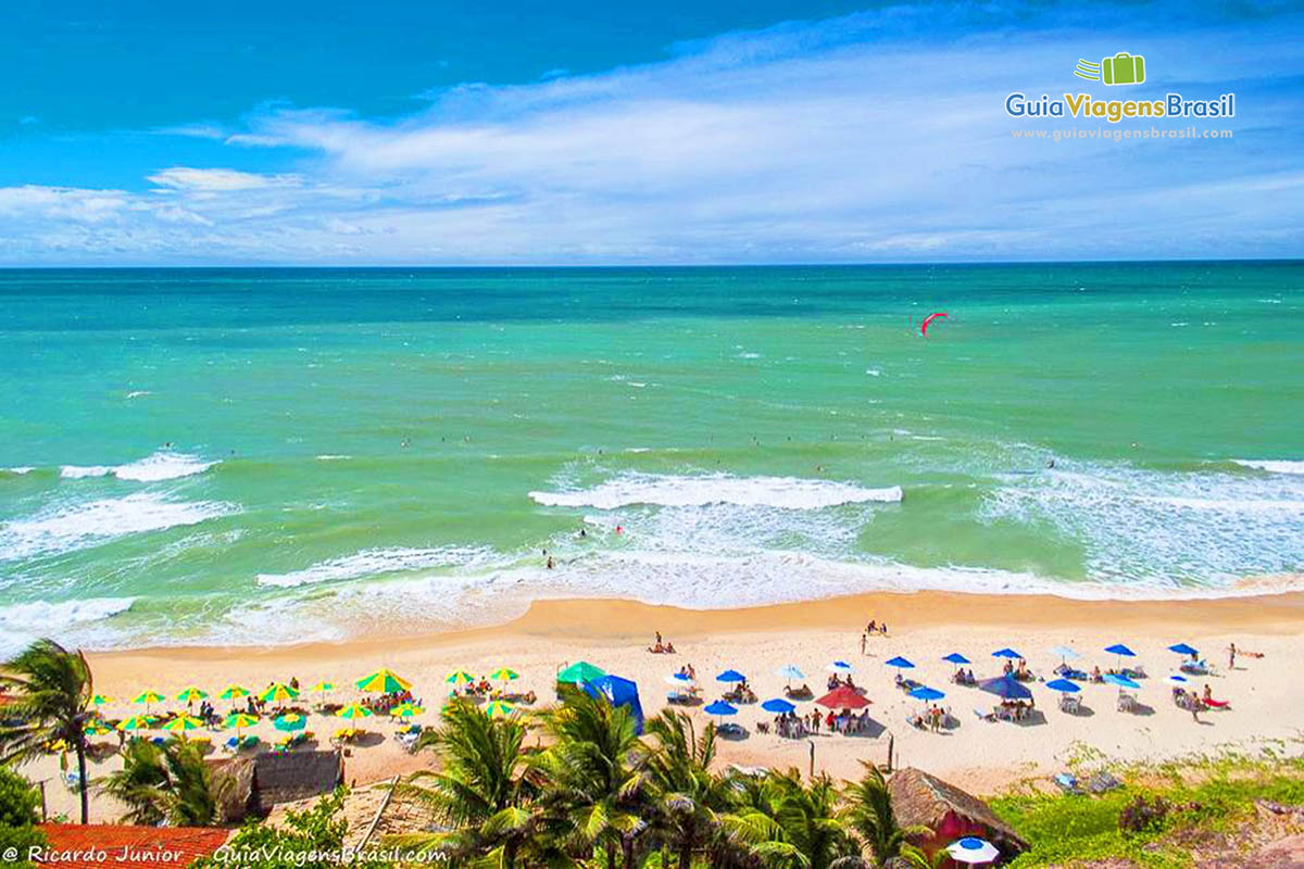 Imagem do alto da lindíssima Praia do Amor.