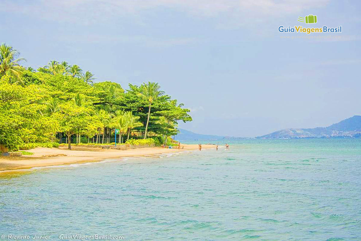 Imagem da bela Praia do Pinto em Ilhabela.