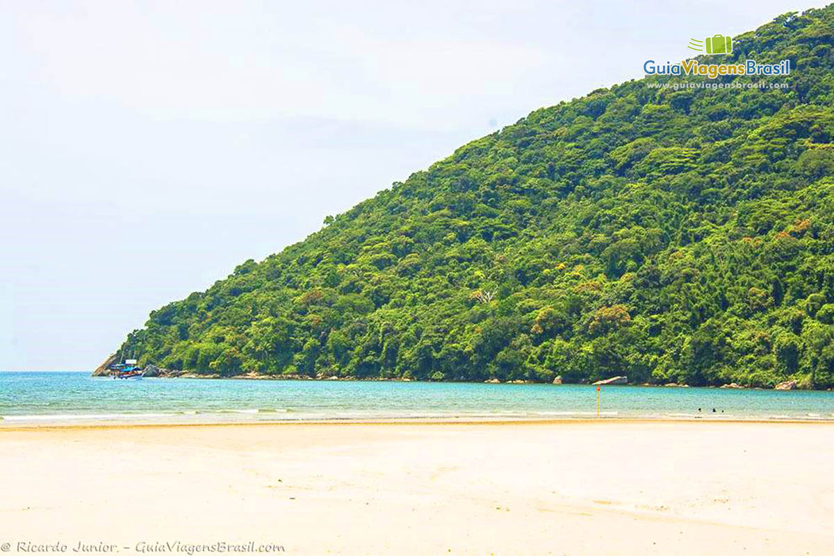 Imagem da linda praia de Bertioga.