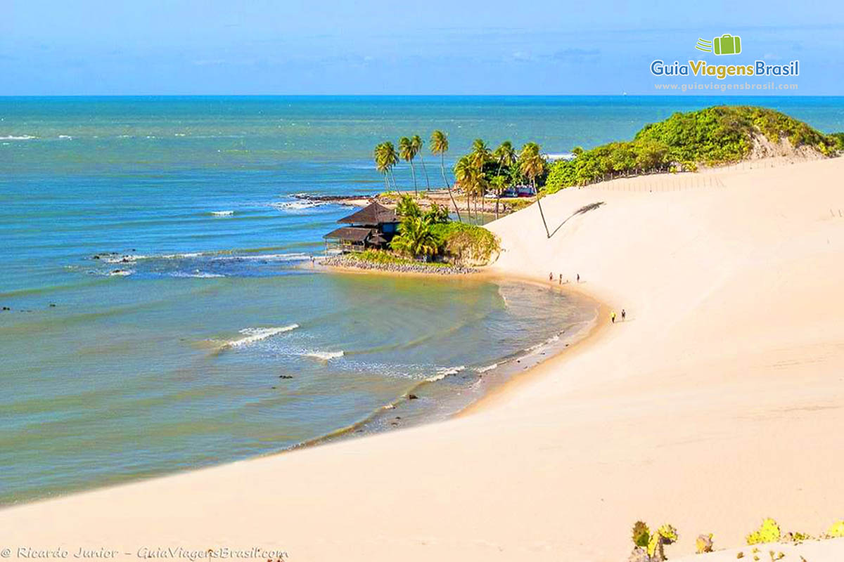 Imagem do alto da Praia de Genipabu.