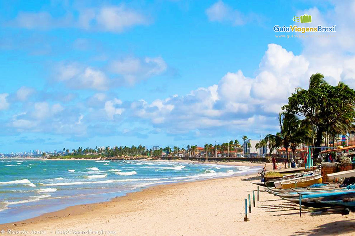 Imagem da linda Praia Itapuã.